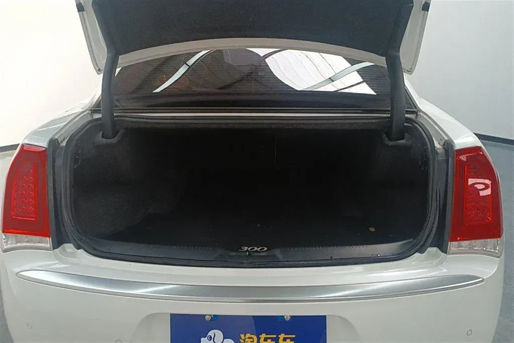 2016 Chrysler 300C 3.0L 234HP V6 8AT,autocango,china used car exporter,china ev exporter,chinese used car exporter,chinese used ev exporter