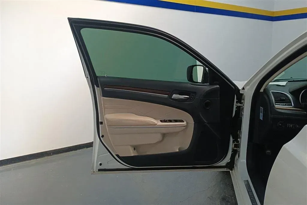 2016 Chrysler 300C 3.0L 234HP V6 8AT,autocango,china used car exporter,china ev exporter,chinese used car exporter,chinese used ev exporter