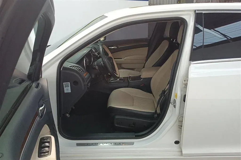 2016 Chrysler 300C 3.0L 234HP V6 8AT,autocango,china used car exporter,china ev exporter,chinese used car exporter,chinese used ev exporter