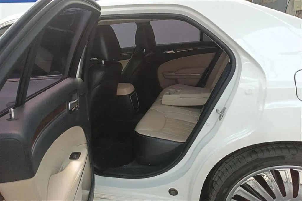 2016 Chrysler 300C 3.0L 234HP V6 8AT,autocango,china used car exporter,china ev exporter,chinese used car exporter,chinese used ev exporter