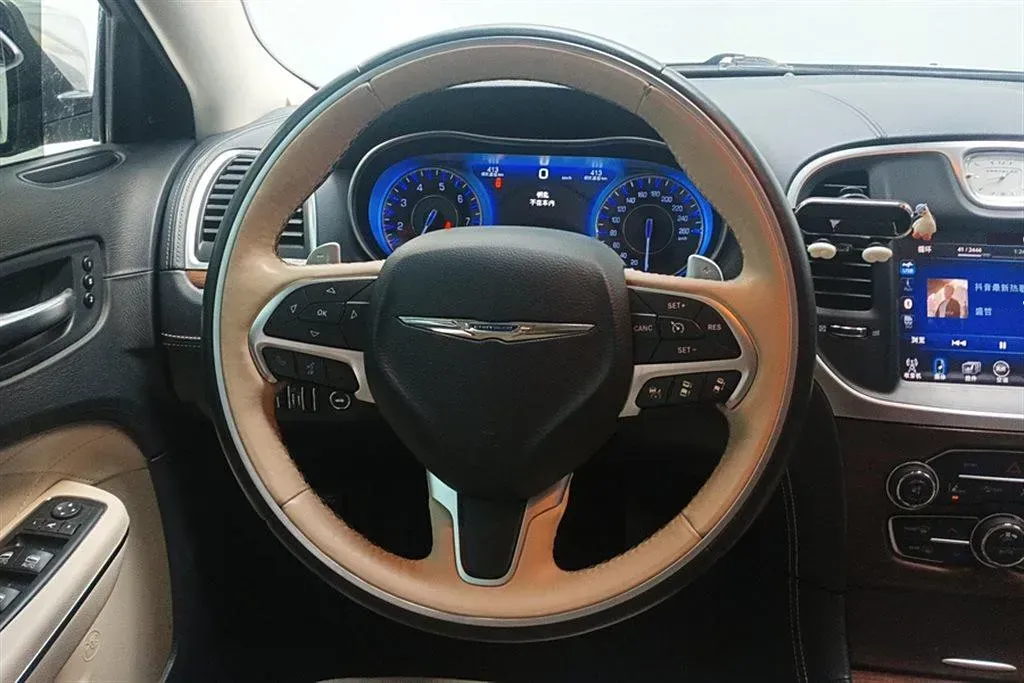 2016 Chrysler 300C 3.0L 234HP V6 8AT,autocango,china used car exporter,china ev exporter,chinese used car exporter,chinese used ev exporter