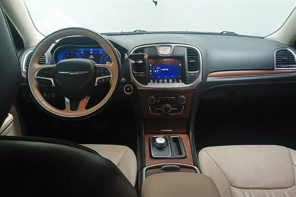 2016 Chrysler 300C 3.0L 234HP V6 8AT,autocango,china used car exporter,china ev exporter,chinese used car exporter,chinese used ev exporter