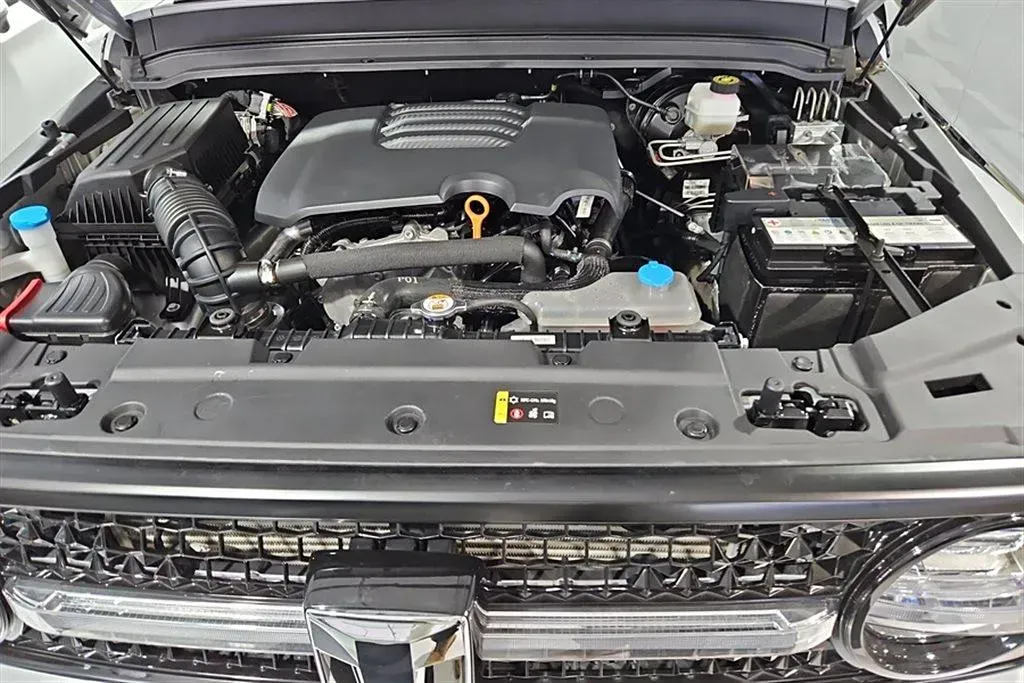 2021 Cyberspace 300 2.0T 227HP L4 8AT,autocango,china used car exporter,china ev exporter,chinese used car exporter,chinese used ev exporter