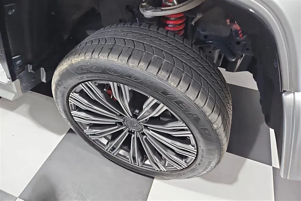 2021 Cyberspace 300 2.0T 227HP L4 8AT,autocango,china used car exporter,china ev exporter,chinese used car exporter,chinese used ev exporter