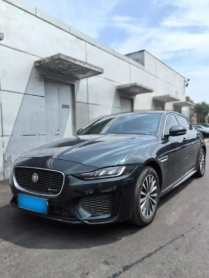 2023 Jaguar XEL 2.0T 200HP L4 8AT