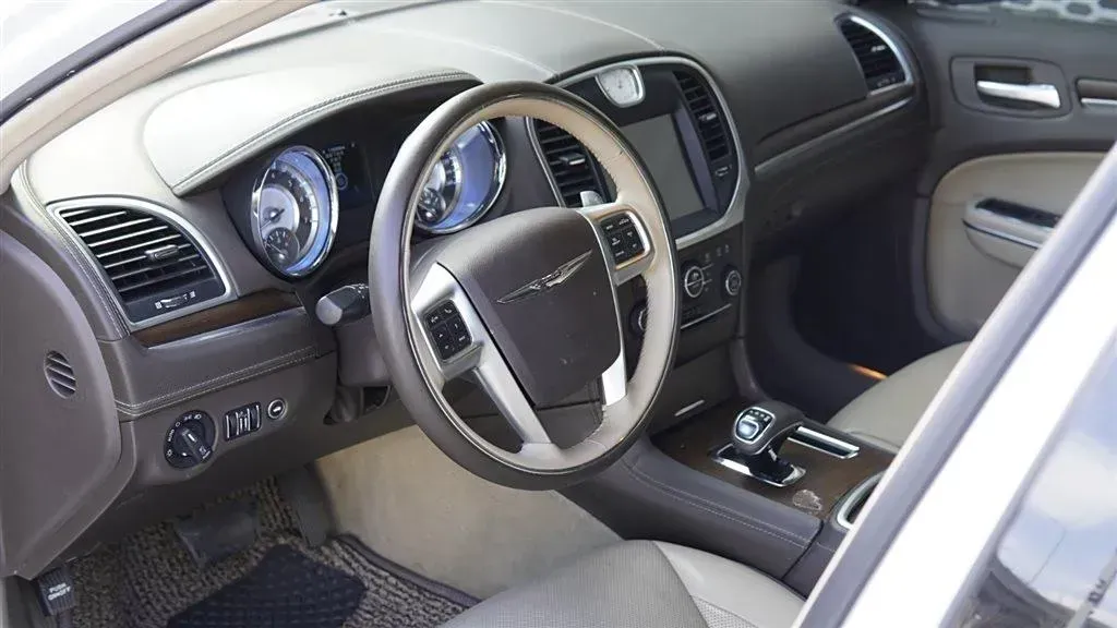 2013 Chrysler 300C 3.6L 286HP V6 8AT,autocango,china used car exporter,china ev exporter,chinese used car exporter,chinese used ev exporter