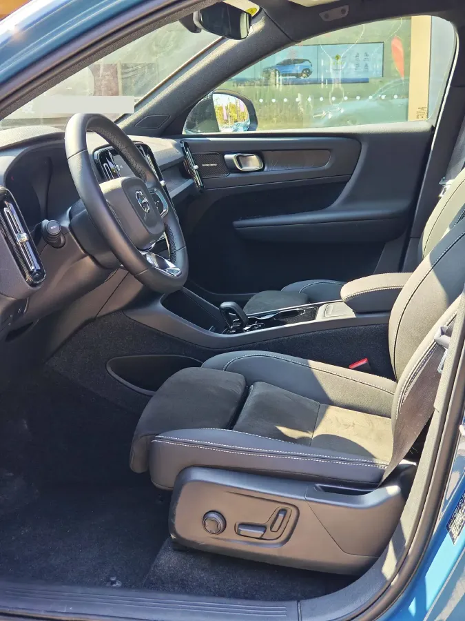 2023 Volvo C40 BEV 69KWH,autocango,china used car exporter,china ev exporter,chinese used car exporter,chinese used ev exporter