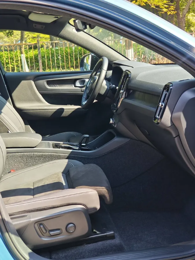 2023 Volvo C40 BEV 69KWH,autocango,china used car exporter,china ev exporter,chinese used car exporter,chinese used ev exporter