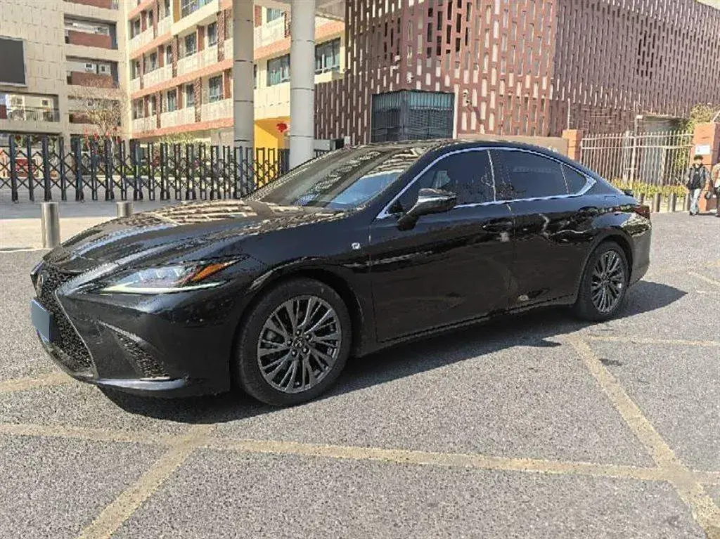 2018 Lexus ES 2.5L 207HP L4 8AT
