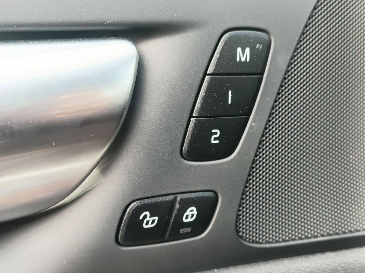 2024 Volvo V60 2.0T 250HP L4 8AT,autocango,china used car exporter,china ev exporter,chinese used car exporter,chinese used ev exporter