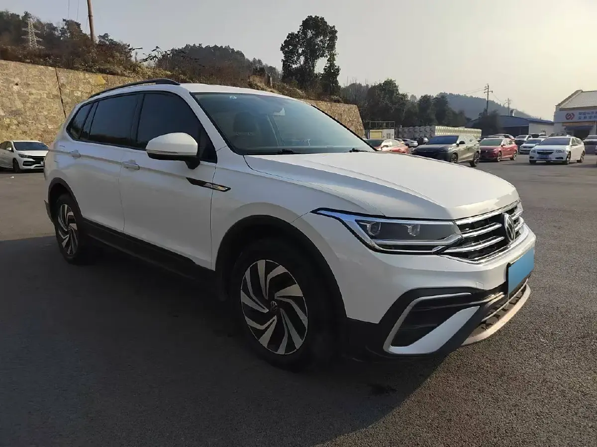 2022 Volkswagen Tiguan L 2.0T 186HP L4 7DCT