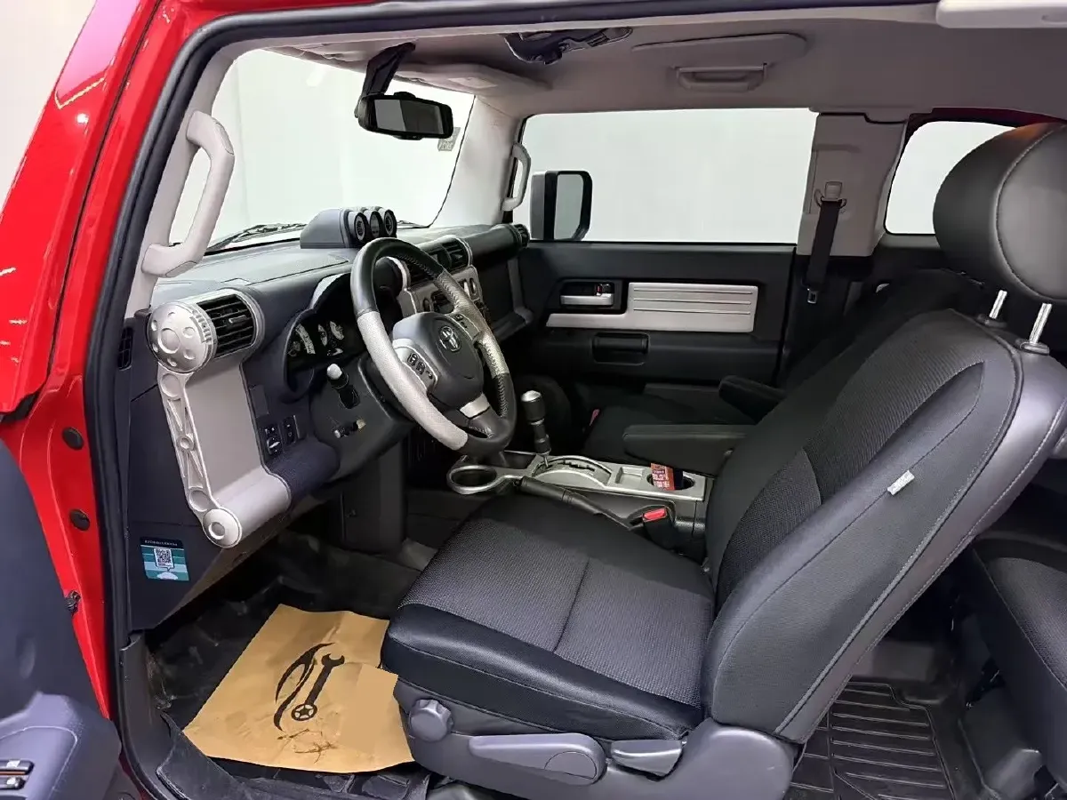 2013 Toyota FJ Cruiser 4.0L 272HP V6 5AT,autocango,china used car exporter,china ev exporter,chinese used car exporter,chinese used ev exporter