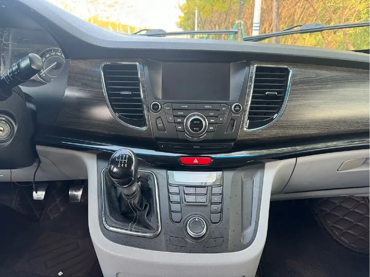 2013 JAC Refine M5 2.0T 177HP L4 6MT,autocango,china used car exporter,china ev exporter,chinese used car exporter,chinese used ev exporter