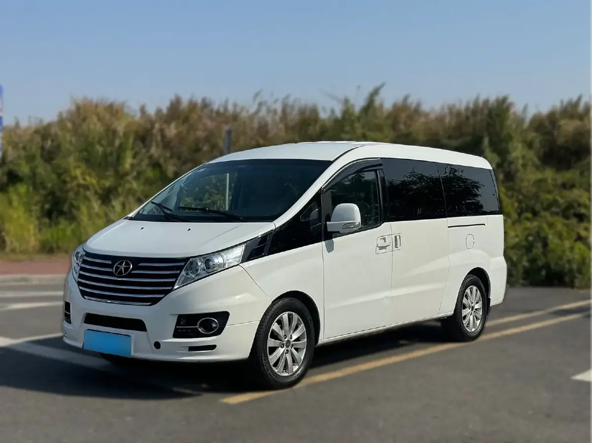 2013 JAC Refine M5 2.0T 177HP L4 6MT