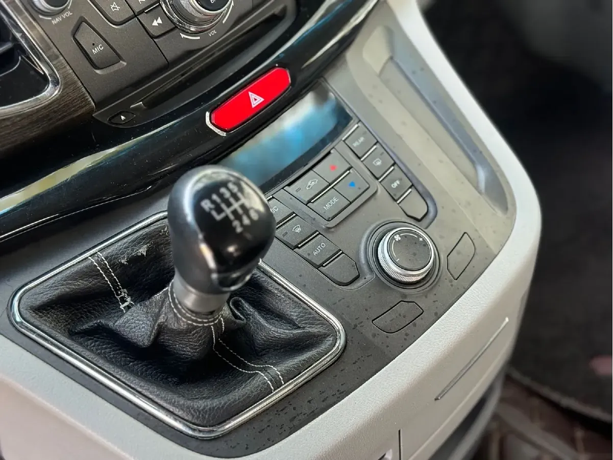 2013 JAC Refine M5 2.0T 177HP L4 6MT,autocango,china used car exporter,china ev exporter,chinese used car exporter,chinese used ev exporter