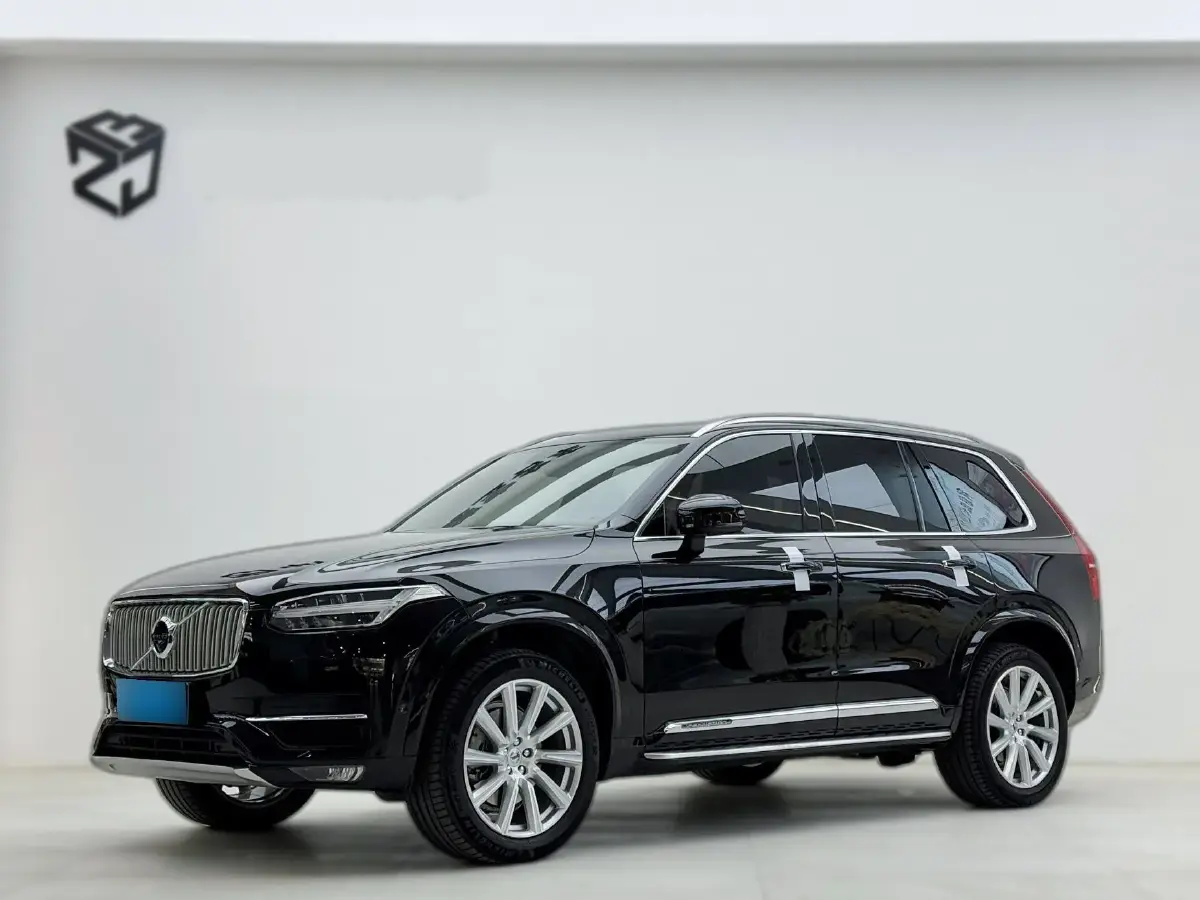 2018 Volvo XC90 2.0T 320HP L4 8AT