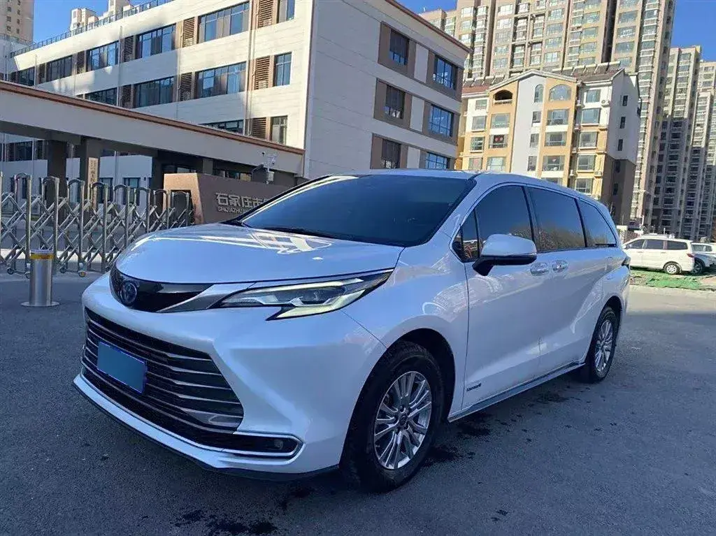 2021 Toyota Sienna 2.5L 192HP L4 E-CVT Hybrid