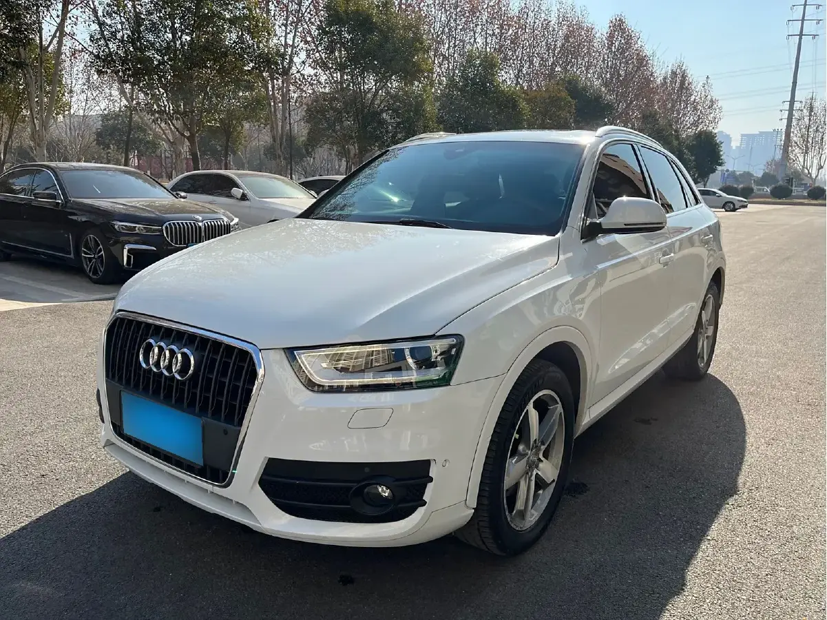 2013 Audi Q3 2.0T 200HP L4 7DCT