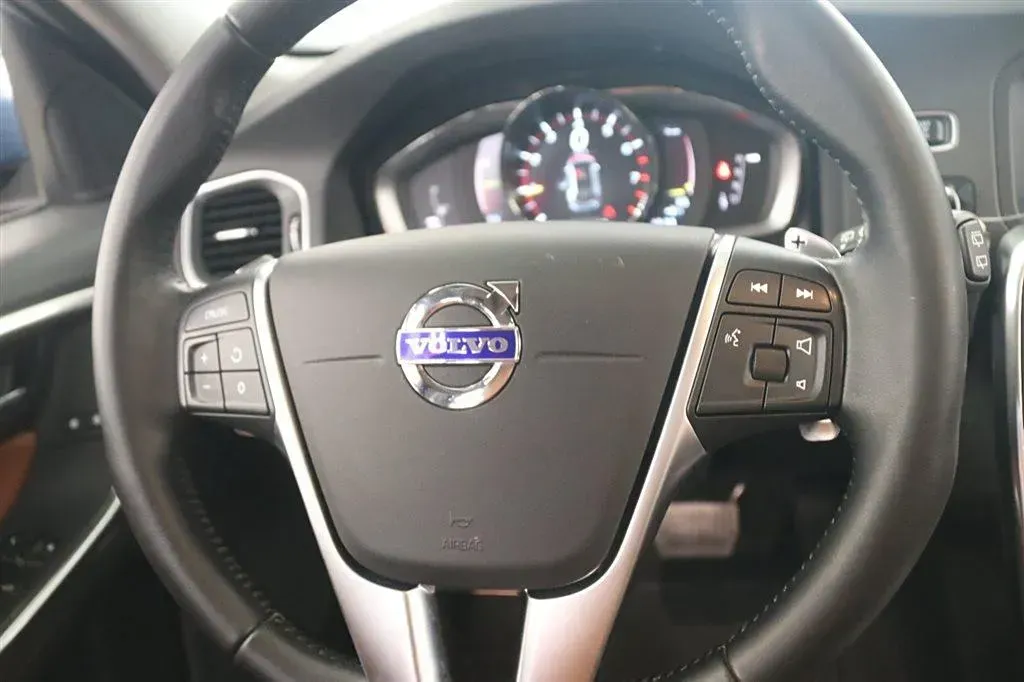 2017 Volvo V60 2.0T 245HP L4 8AT,autocango,china used car exporter,china ev exporter,chinese used car exporter,chinese used ev exporter