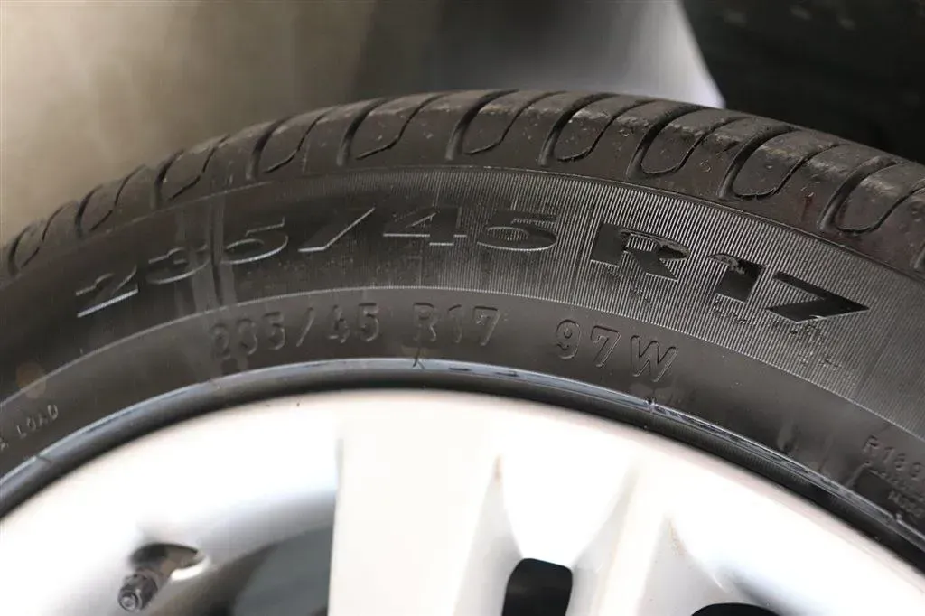 2017 Volvo V60 2.0T 245HP L4 8AT,autocango,china used car exporter,china ev exporter,chinese used car exporter,chinese used ev exporter