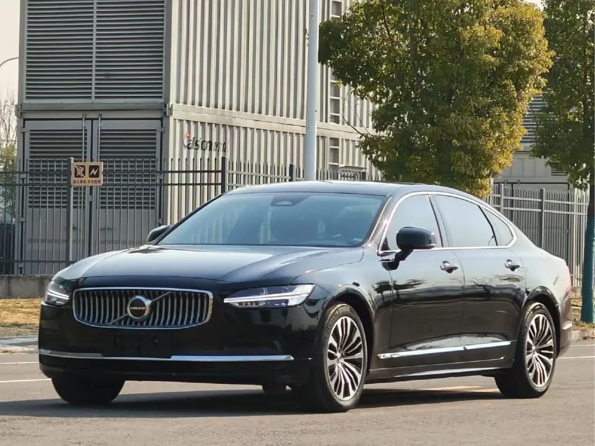 2023 Volvo S90 2.0T 250HP L4 8AT