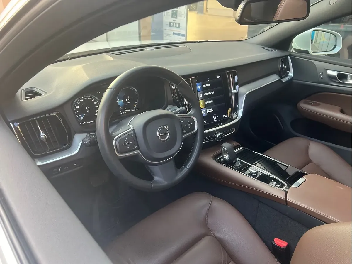 2022 Volvo S60 PHEV 2.0T 303HP L4 8AT PHEV 11.6KWH,autocango,china used car exporter,china ev exporter,chinese used car exporter,chinese used ev exporter