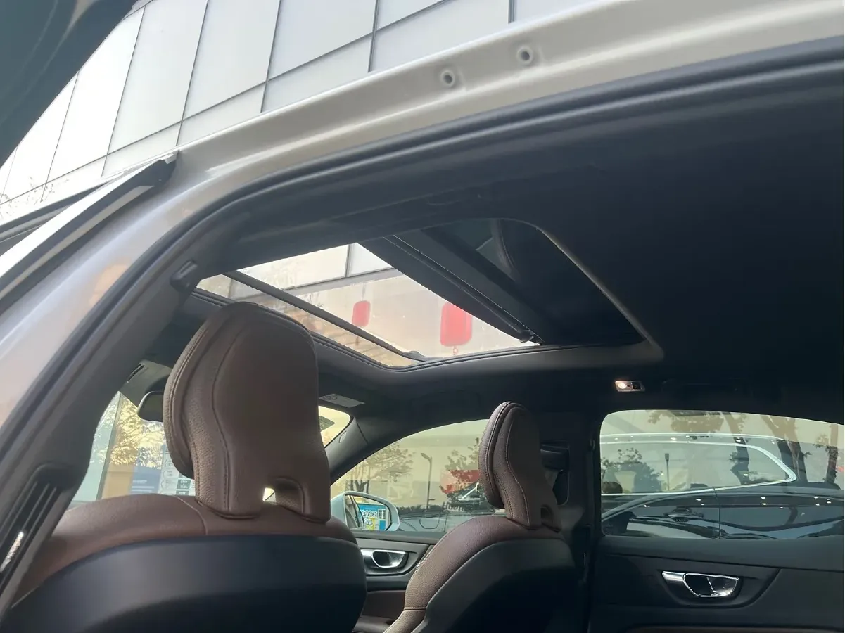 2022 Volvo S60 PHEV 2.0T 303HP L4 8AT PHEV 11.6KWH,autocango,china used car exporter,china ev exporter,chinese used car exporter,chinese used ev exporter