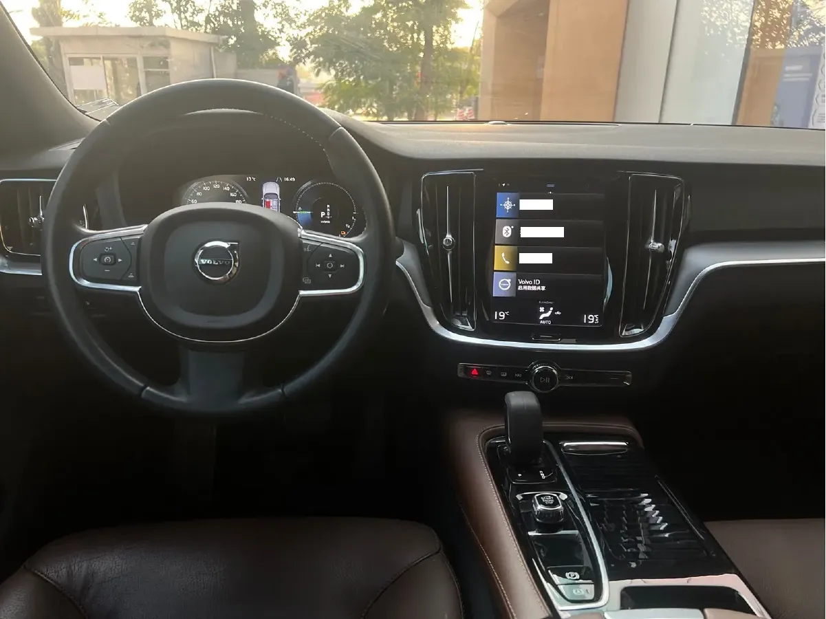 2022 Volvo S60 PHEV 2.0T 303HP L4 8AT PHEV 11.6KWH,autocango,china used car exporter,china ev exporter,chinese used car exporter,chinese used ev exporter