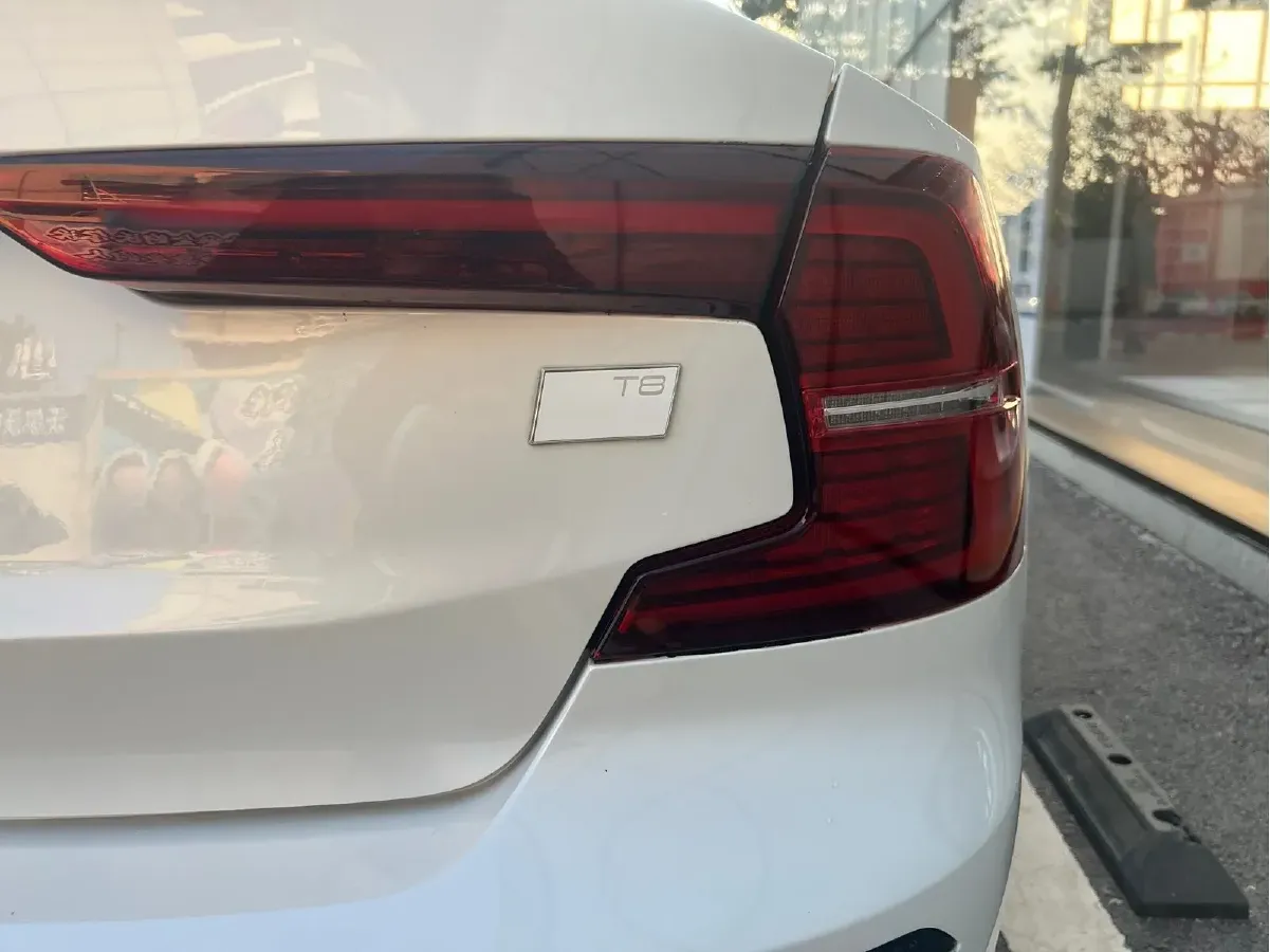 2022 Volvo S60 PHEV 2.0T 303HP L4 8AT PHEV 11.6KWH,autocango,china used car exporter,china ev exporter,chinese used car exporter,chinese used ev exporter