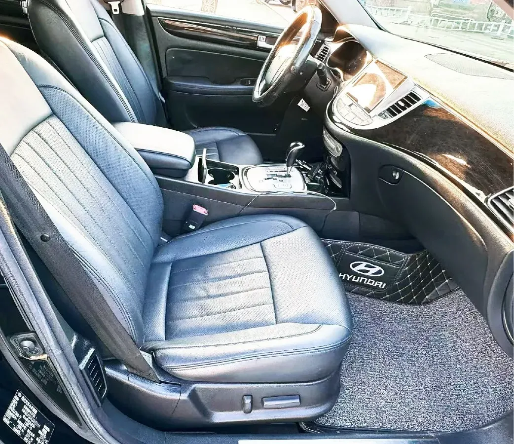 2012 Hyundai Rohens 3.0L 272HP V6 8AT,autocango,china used car exporter,china ev exporter,chinese used car exporter,chinese used ev exporter