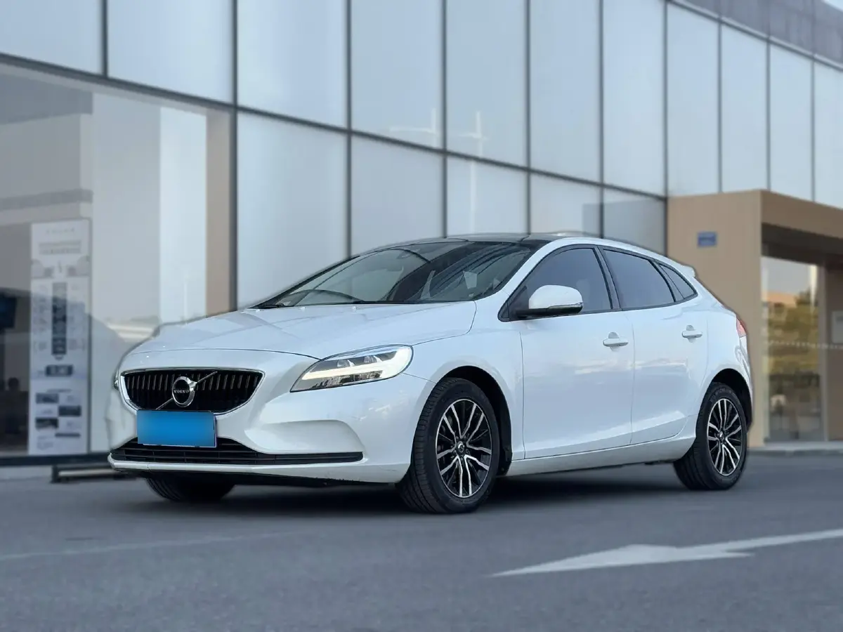 2018 Volvo V40 1.5T 152HP L4 6AT
