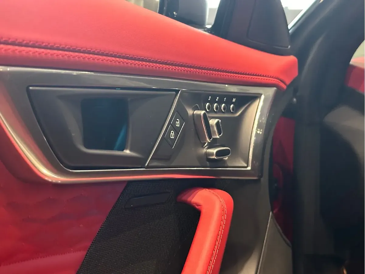 2023 Jaguar F-TYPE 2.0T 300HP L4 8AT,autocango,china used car exporter,china ev exporter,chinese used car exporter,chinese used ev exporter