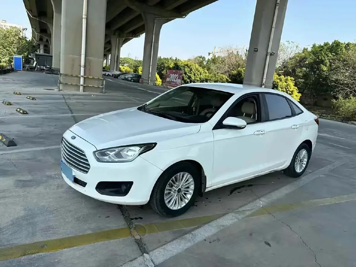 2015 Ford Escort 1.5L 113HP L4 5MT