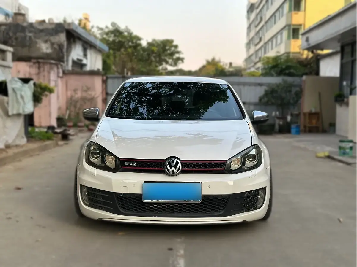 2011 Volkswagen GolfGTI 2.0T 200HP L4 6DCT