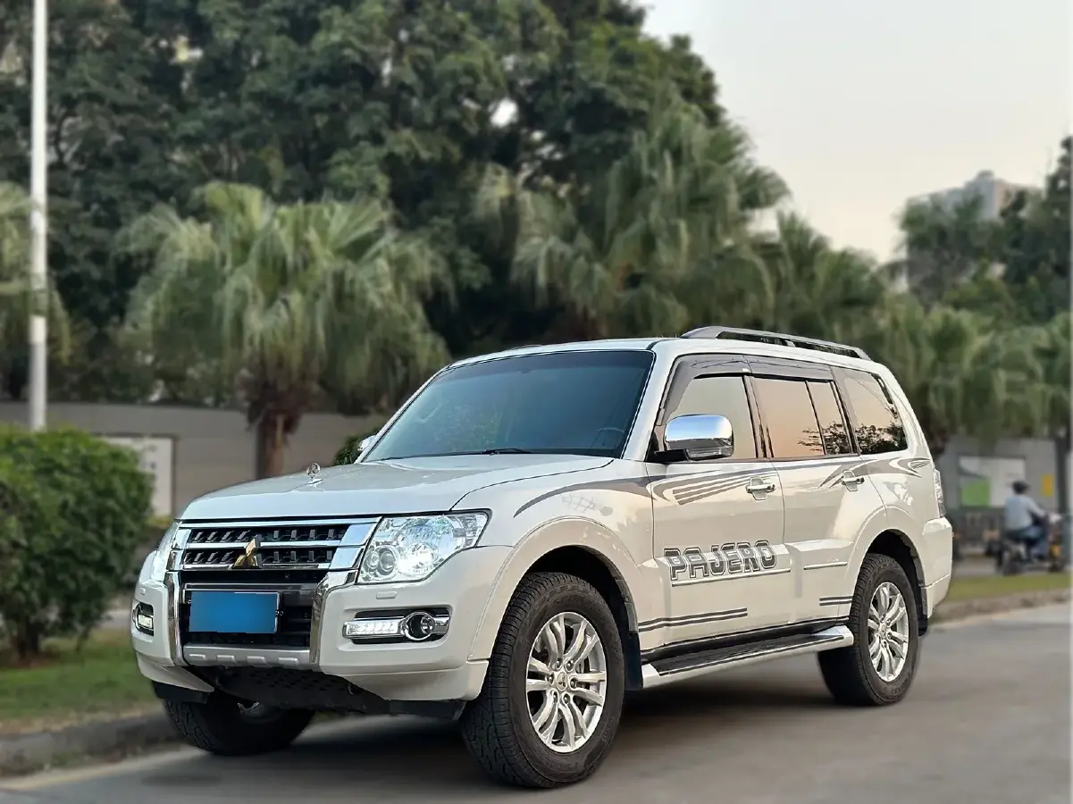 2011 Mitsubishi Pajero 3.8L 243HP V6 5AT
