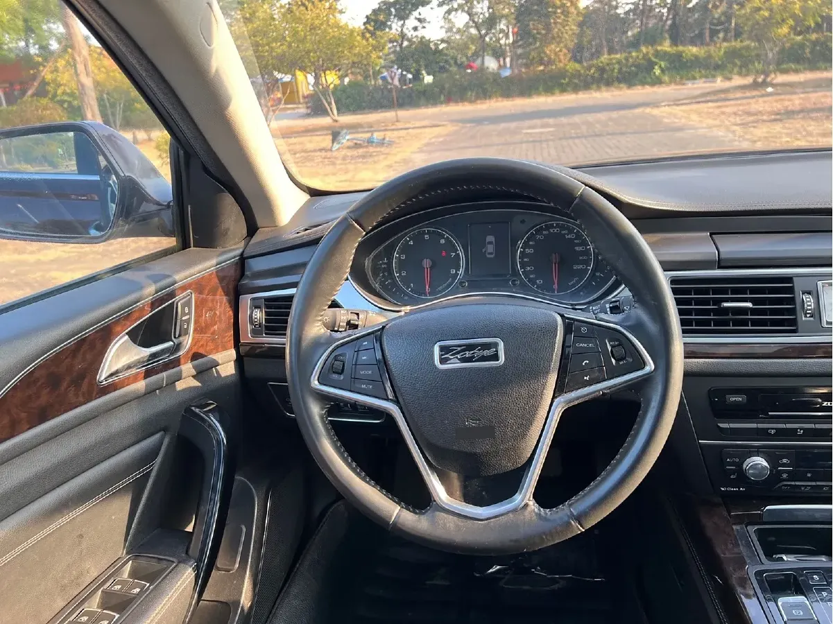 2016 Zotye Z700 1.8T 177HP L4 6DCT,autocango,china used car exporter,china ev exporter,chinese used car exporter,chinese used ev exporter