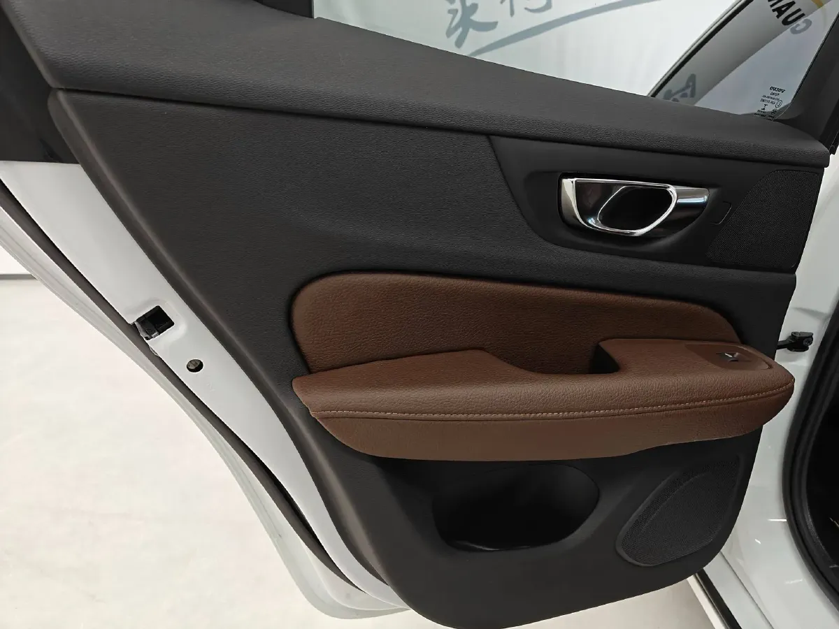 2020 Volvo V60 2.0T 254HP L4 8AT,autocango,china used car exporter,china ev exporter,chinese used car exporter,chinese used ev exporter