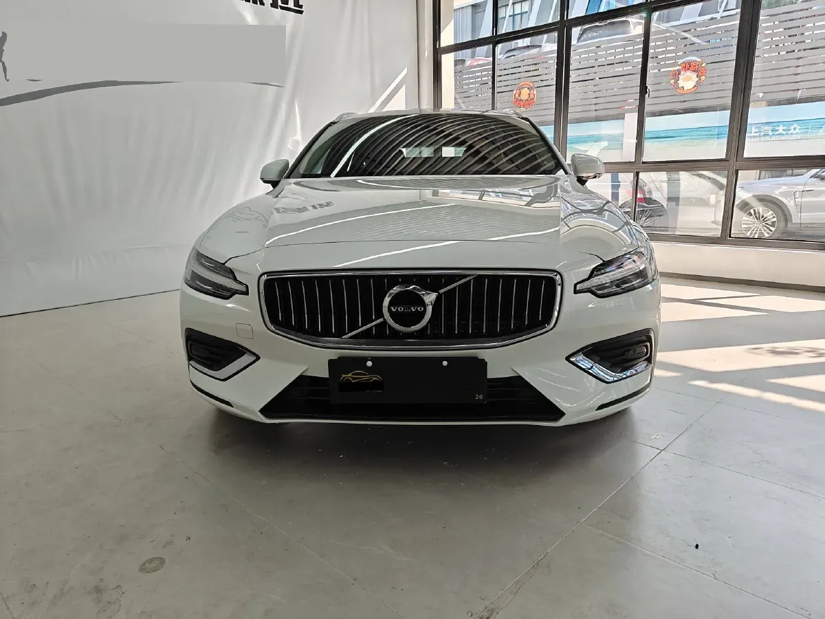 2020 Volvo V60 2.0T 254HP L4 8AT,autocango,china used car exporter,china ev exporter,chinese used car exporter,chinese used ev exporter