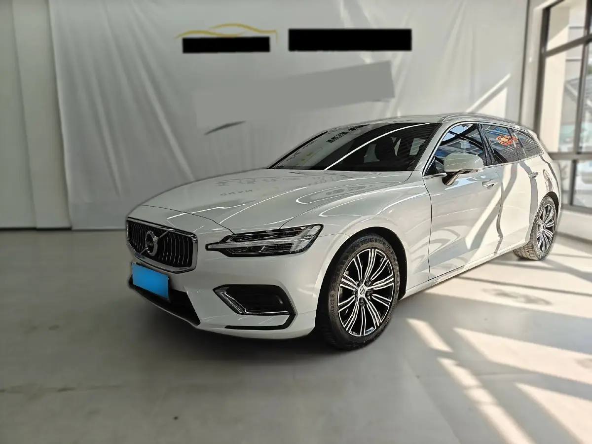 2020 Volvo V60 2.0T 254HP L4 8AT