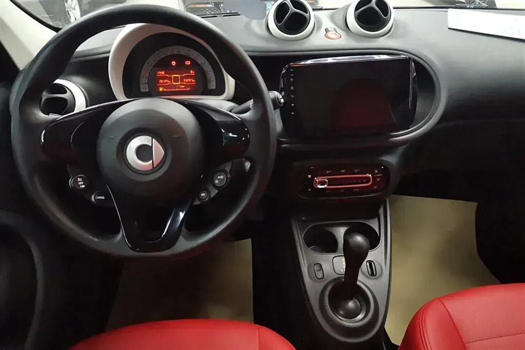 2016 Smart smart forfour 1.0L 71HP L3 6DCT,autocango,china used car exporter,china ev exporter,chinese used car exporter,chinese used ev exporter