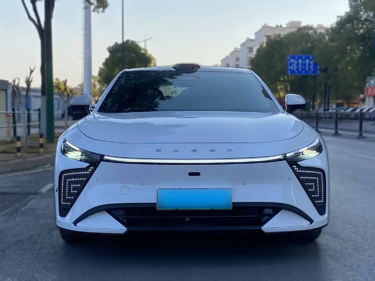 2024 Exceed Sterra ES BEV 79.9KWH