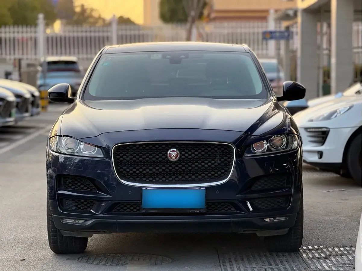 2018 Jaguar F-PACE 2.0T 250HP L4 8AT