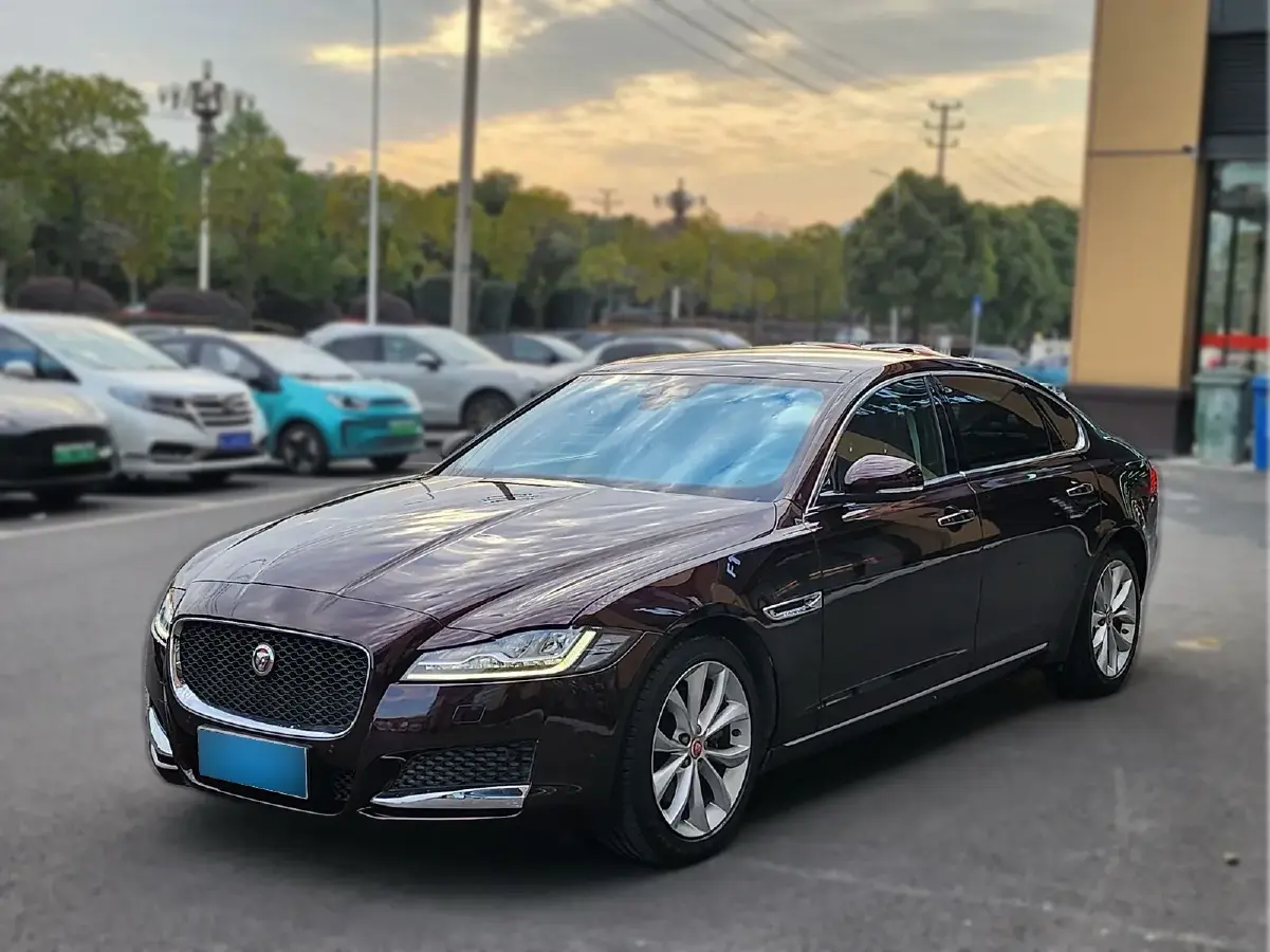 2019 Jaguar XFL 2.0T 250HP L4 8AT
