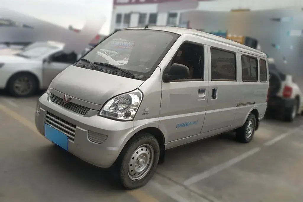2020 WuLing RongGuang 1.5L 99HP L4 5MT
