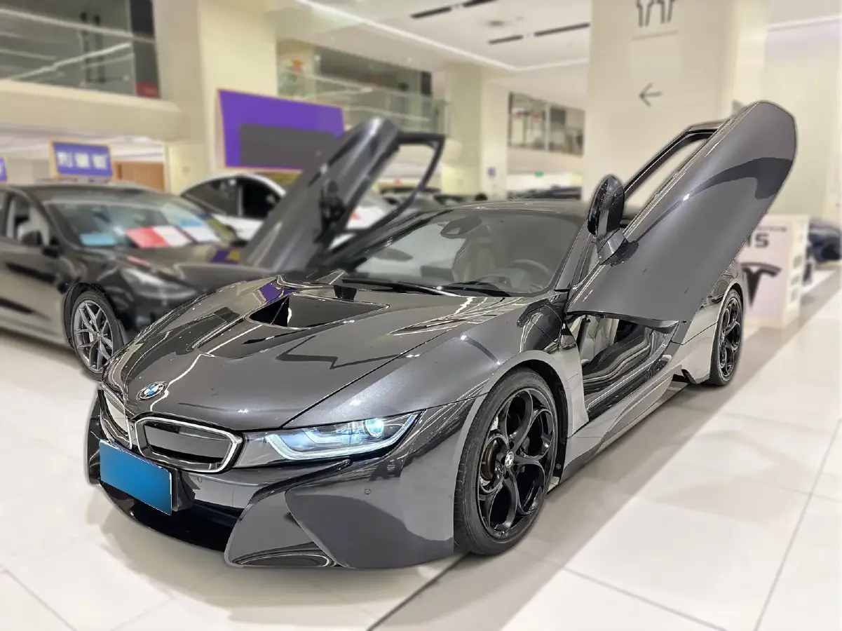 2014 BMW i8 1.5T 231HP L3 6AT PHEV 7.1KWH