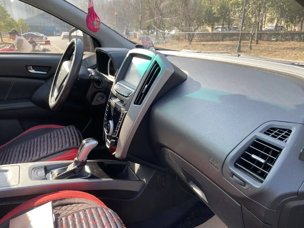 2015 Luxgen 6 SUV 1.8T 180HP L4 6AT,autocango,china used car exporter,china ev exporter,chinese used car exporter,chinese used ev exporter