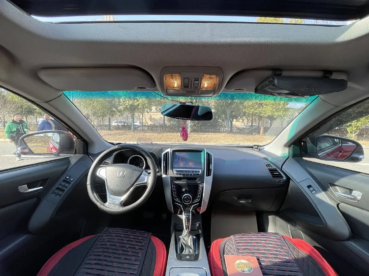 2015 Luxgen 6 SUV 1.8T 180HP L4 6AT,autocango,china used car exporter,china ev exporter,chinese used car exporter,chinese used ev exporter