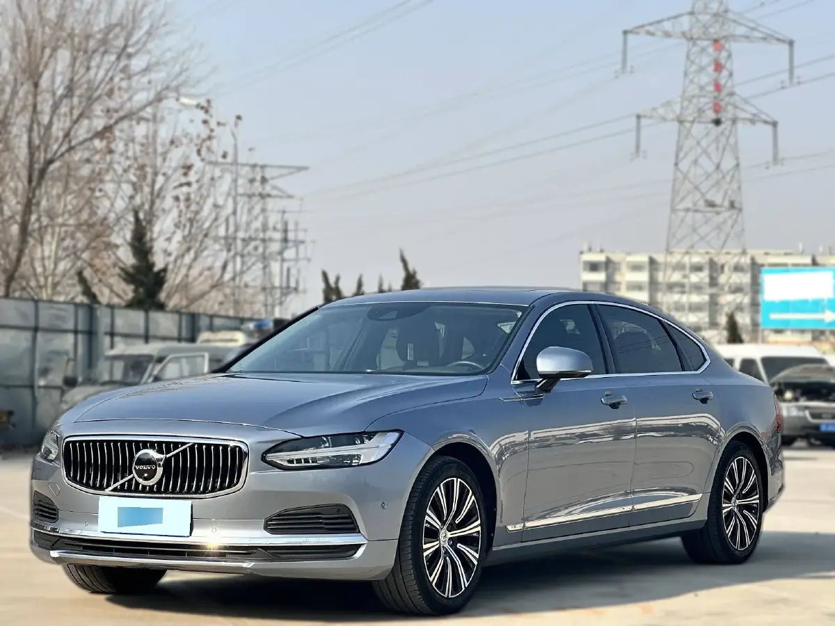 2018 Volvo S90 2.0T 190HP L4 8AT