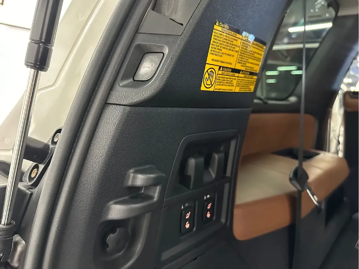 2003 Toyota Sequoia 4.7L 282HP V8 5AT,autocango,china used car exporter,china ev exporter,chinese used car exporter,chinese used ev exporter