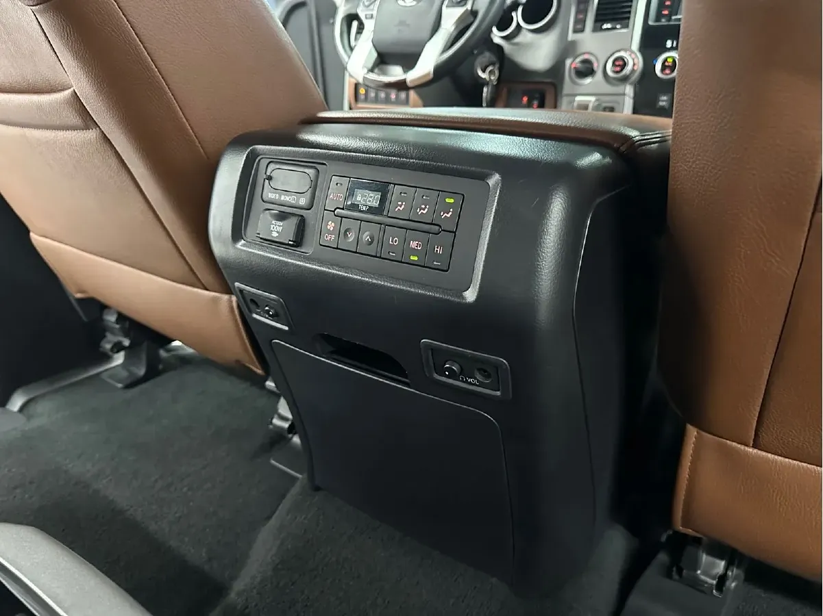 2003 Toyota Sequoia 4.7L 282HP V8 5AT,autocango,china used car exporter,china ev exporter,chinese used car exporter,chinese used ev exporter